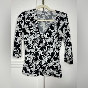 White House Black Market Black and White Floral Blouse size XS